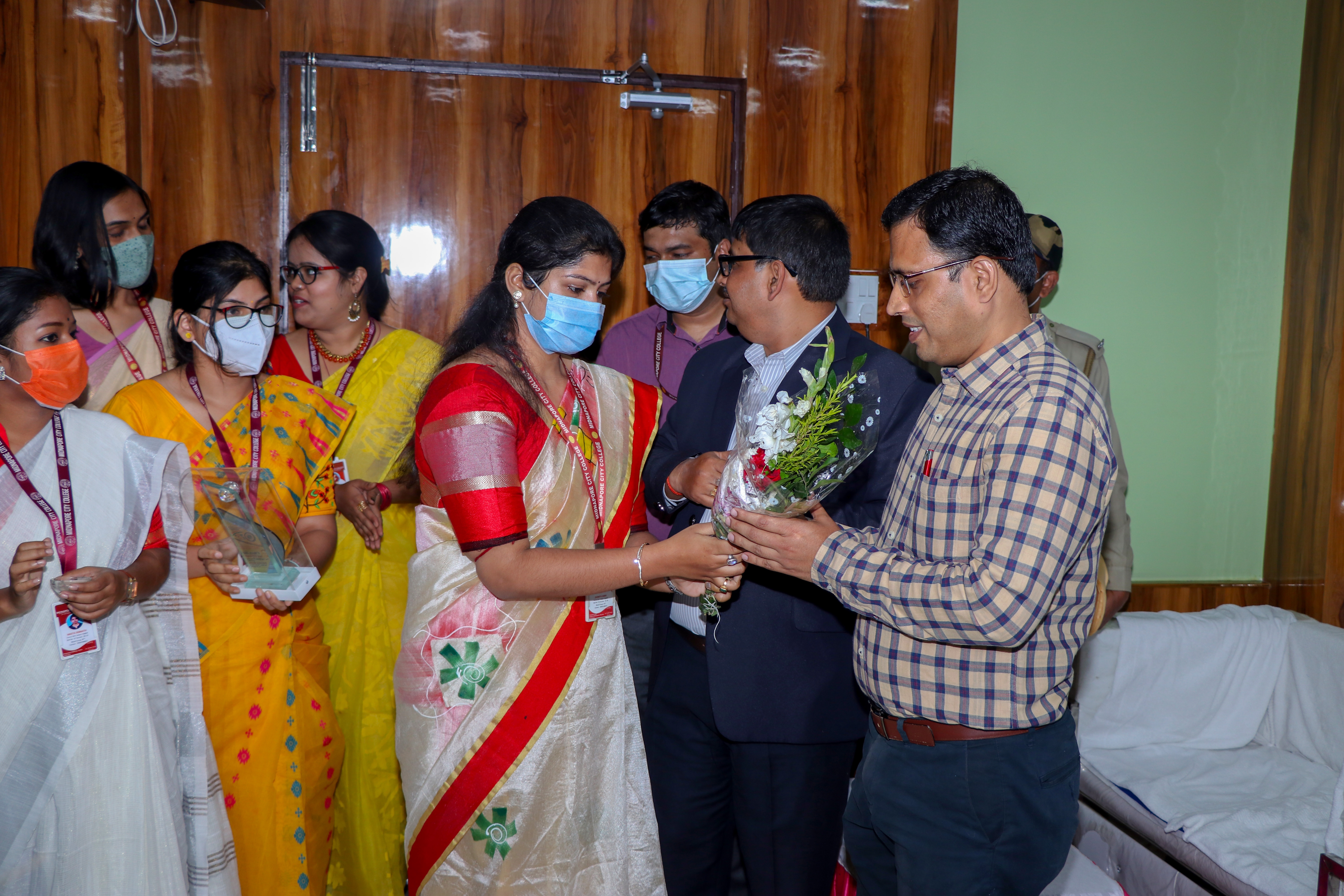 12 / 17 , Students are felicitating the Honorable Guests